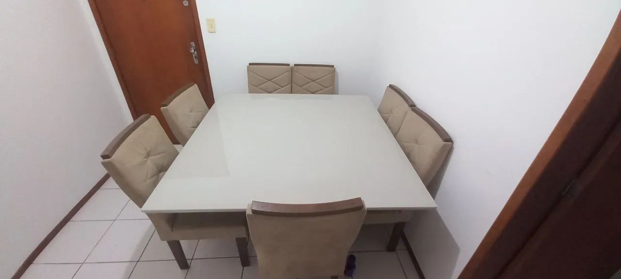 Mesa de madeira com vidro de 8 cadeiras - Foto 3