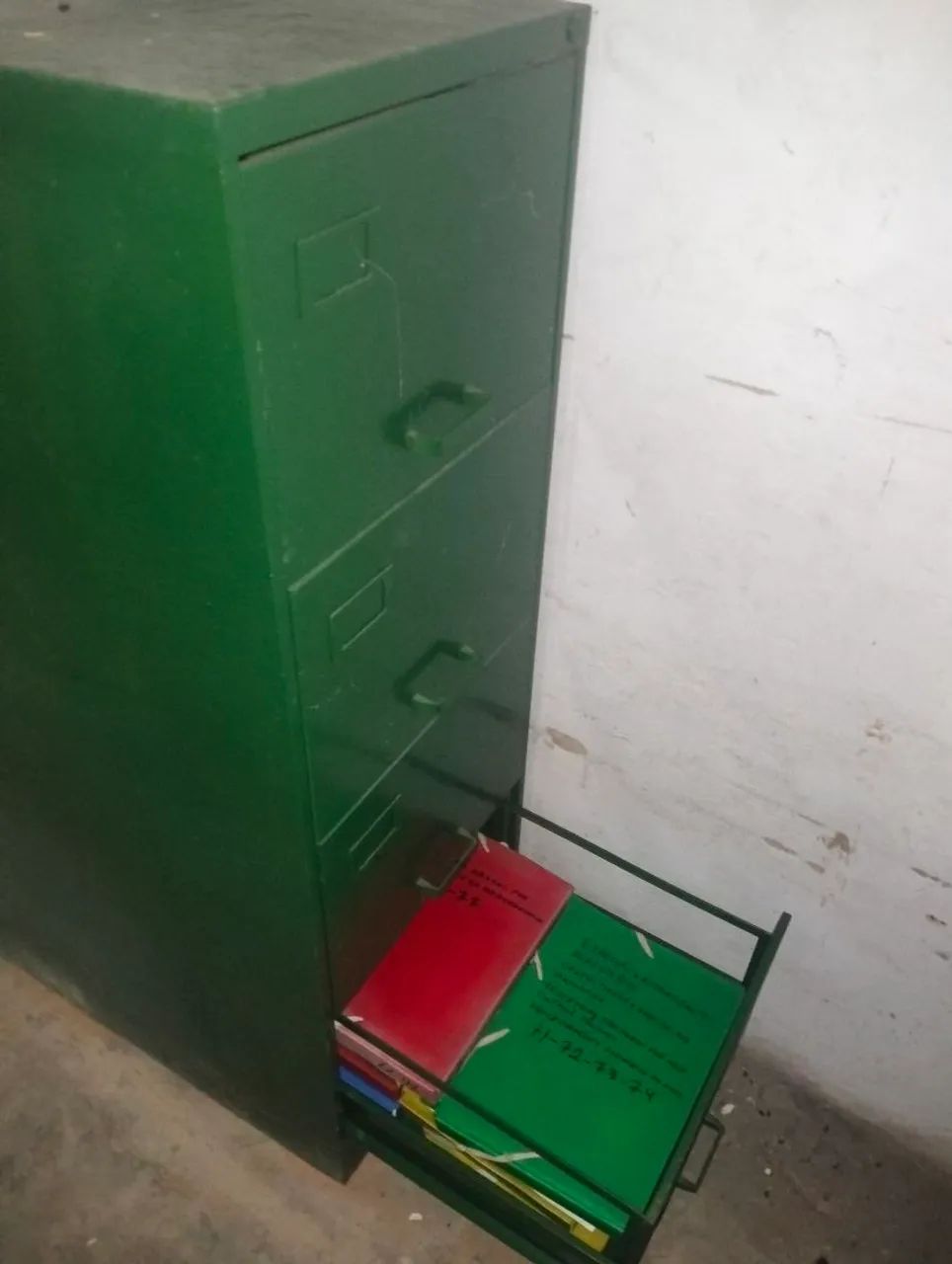 Vendo estante com 4 gavetas  - Foto 2
