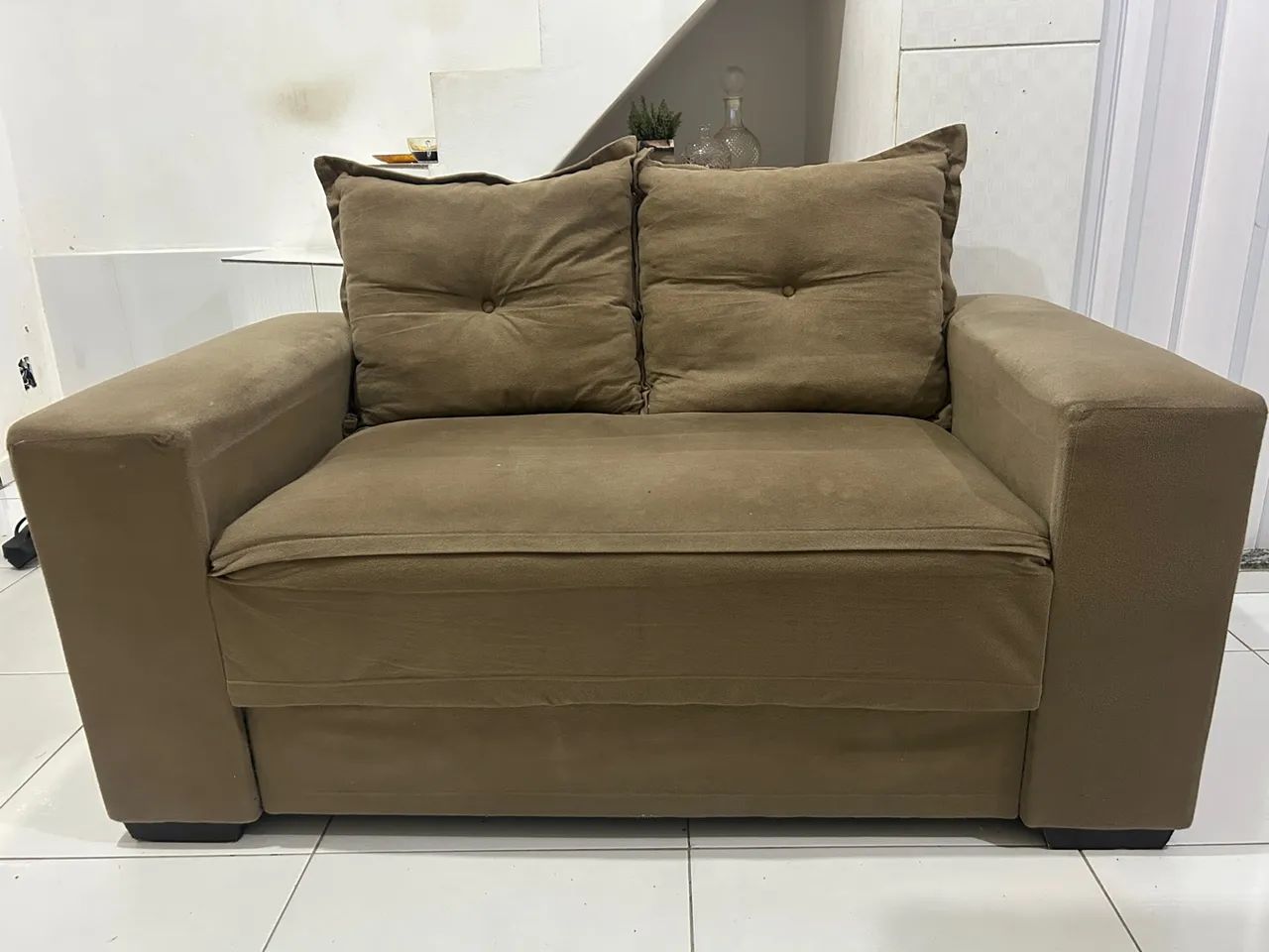 Sofá 2 lugares com almofadas soltas