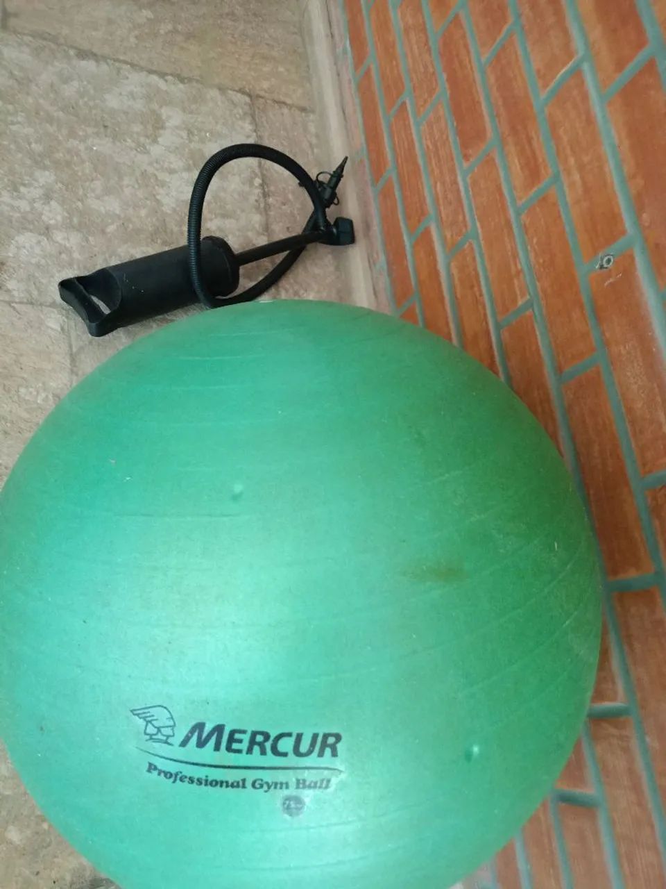 Bola de Pilates com bomba de encher. - Foto 2