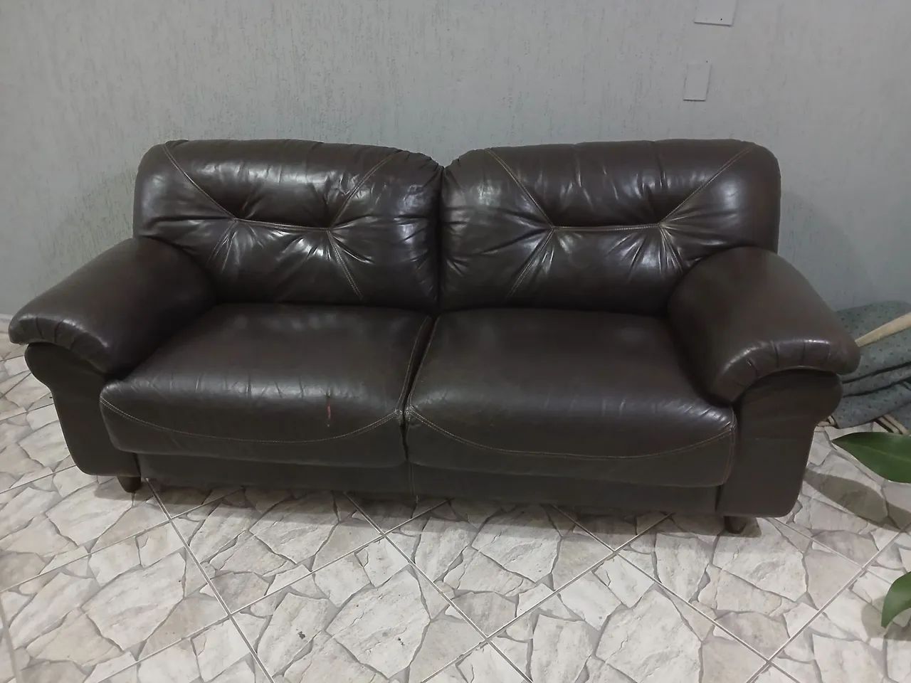 Sofá de Couro Marrom 