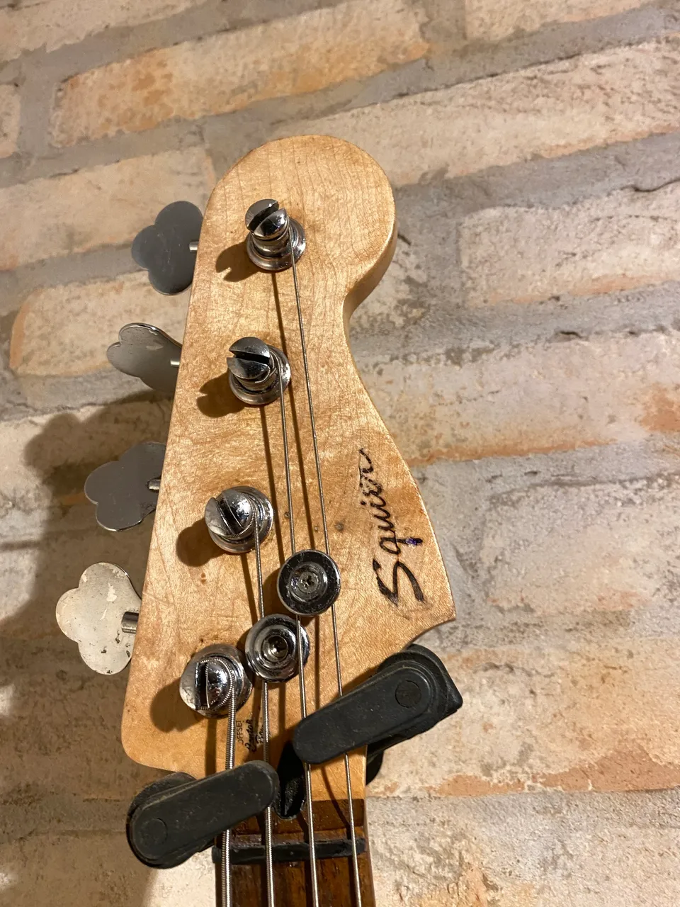 squier precision bass