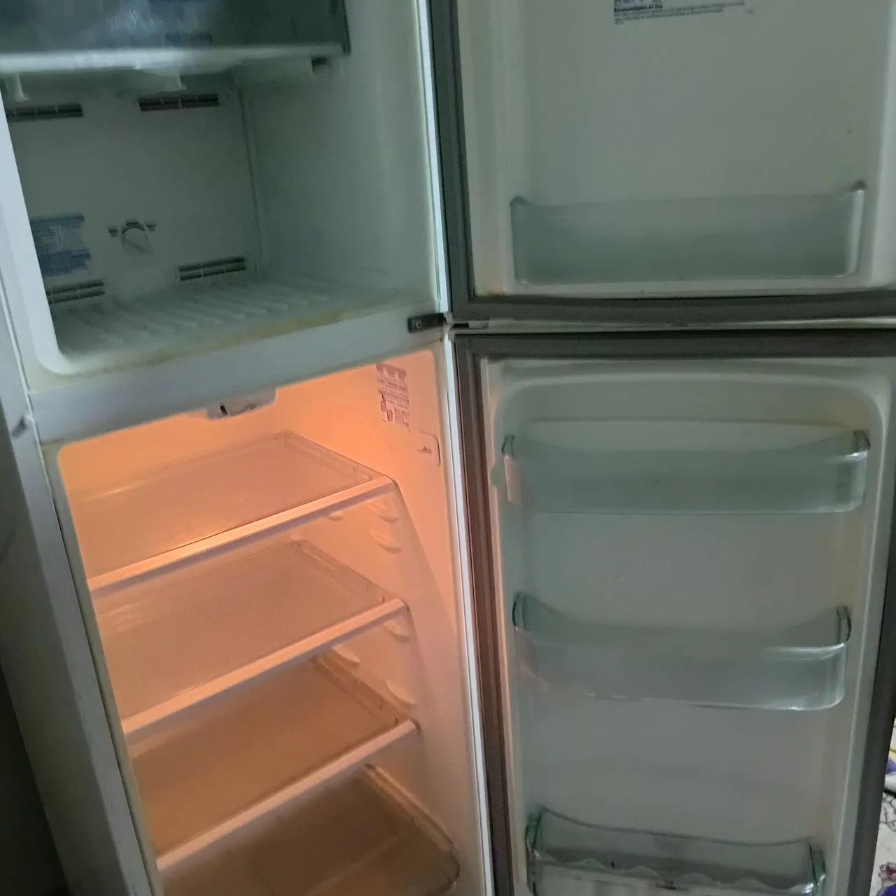 Vendo geladeira em muito bom estado  - Foto 3