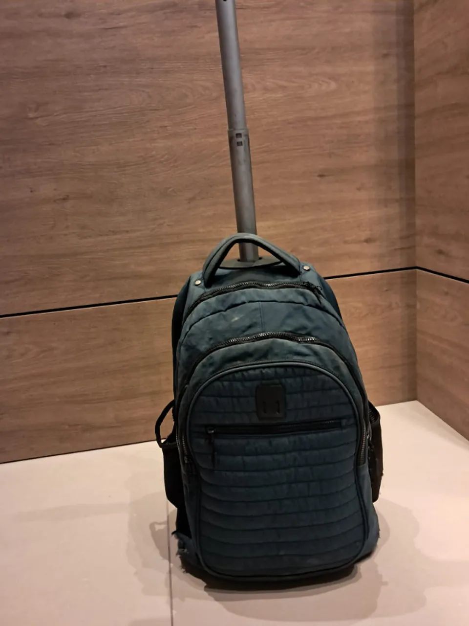 Mochila estudantil Bem resistente