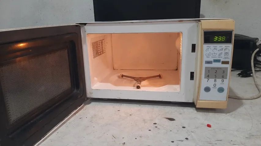 microondas dako 18 litros esta sem o prato funcionando normal - Foto 4