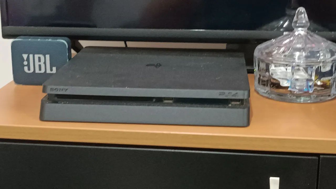 PS4 SLIM COM JOGOS E CONTROLES