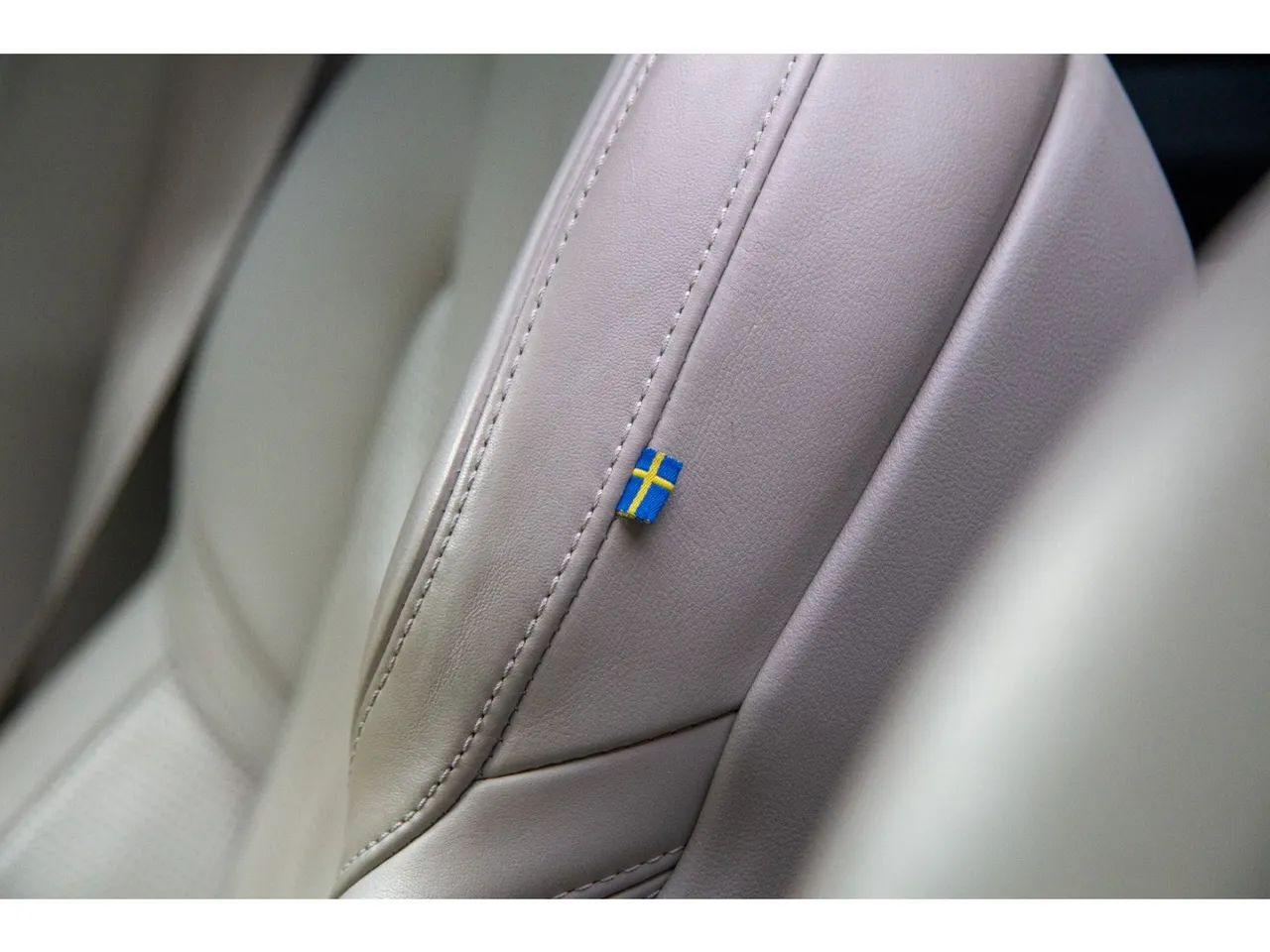 Volvo XC 60 R-DESIGN 3.0 304cv AWD 5p, foto 11 de 15