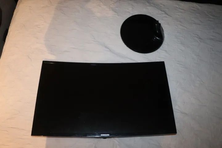 Monitor Curvo Samsung 27" FHD HDMI VGA Freesync CF390 - Foto 3