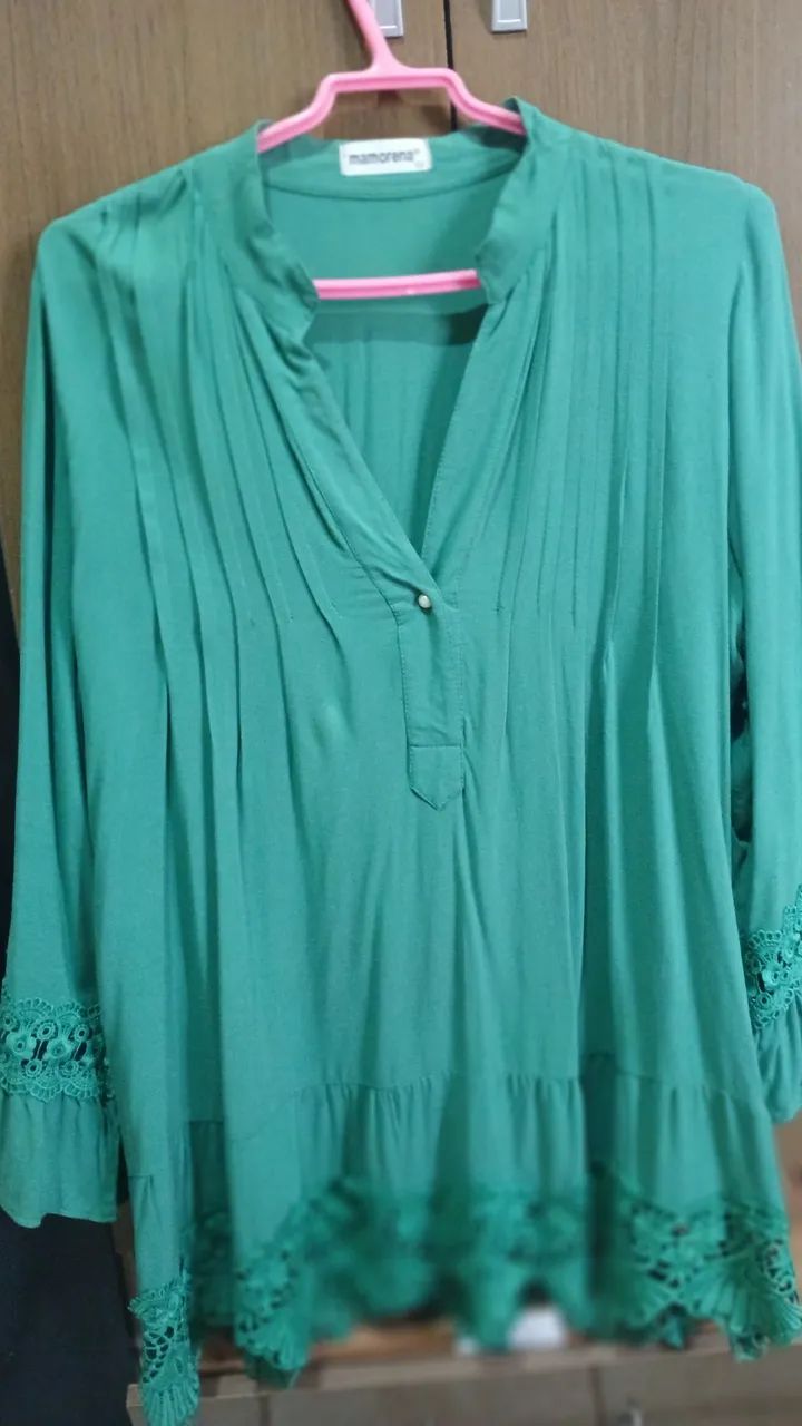 Blusa de tecido com renda