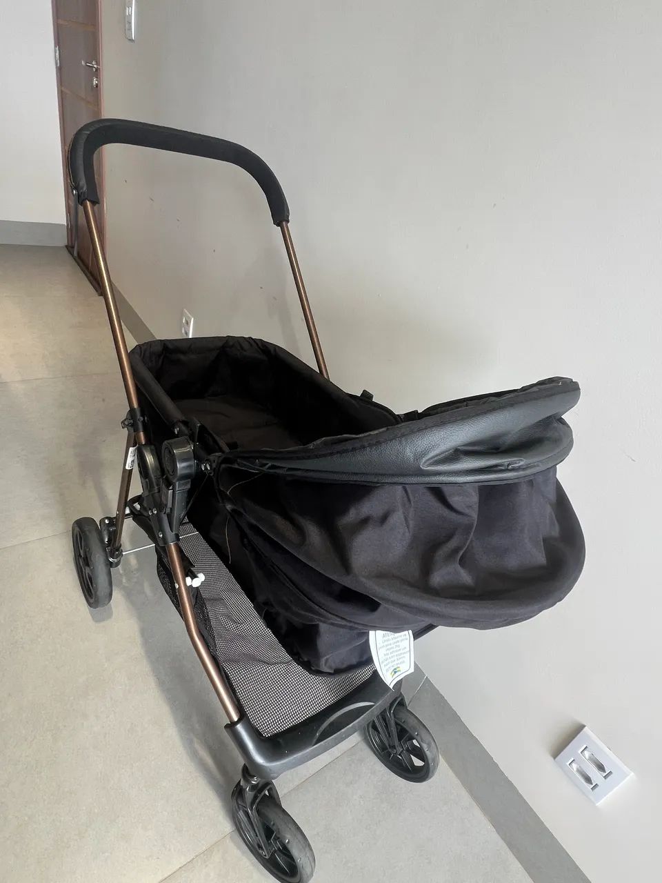 Kit berço e carrinho de bebê novíssimo !