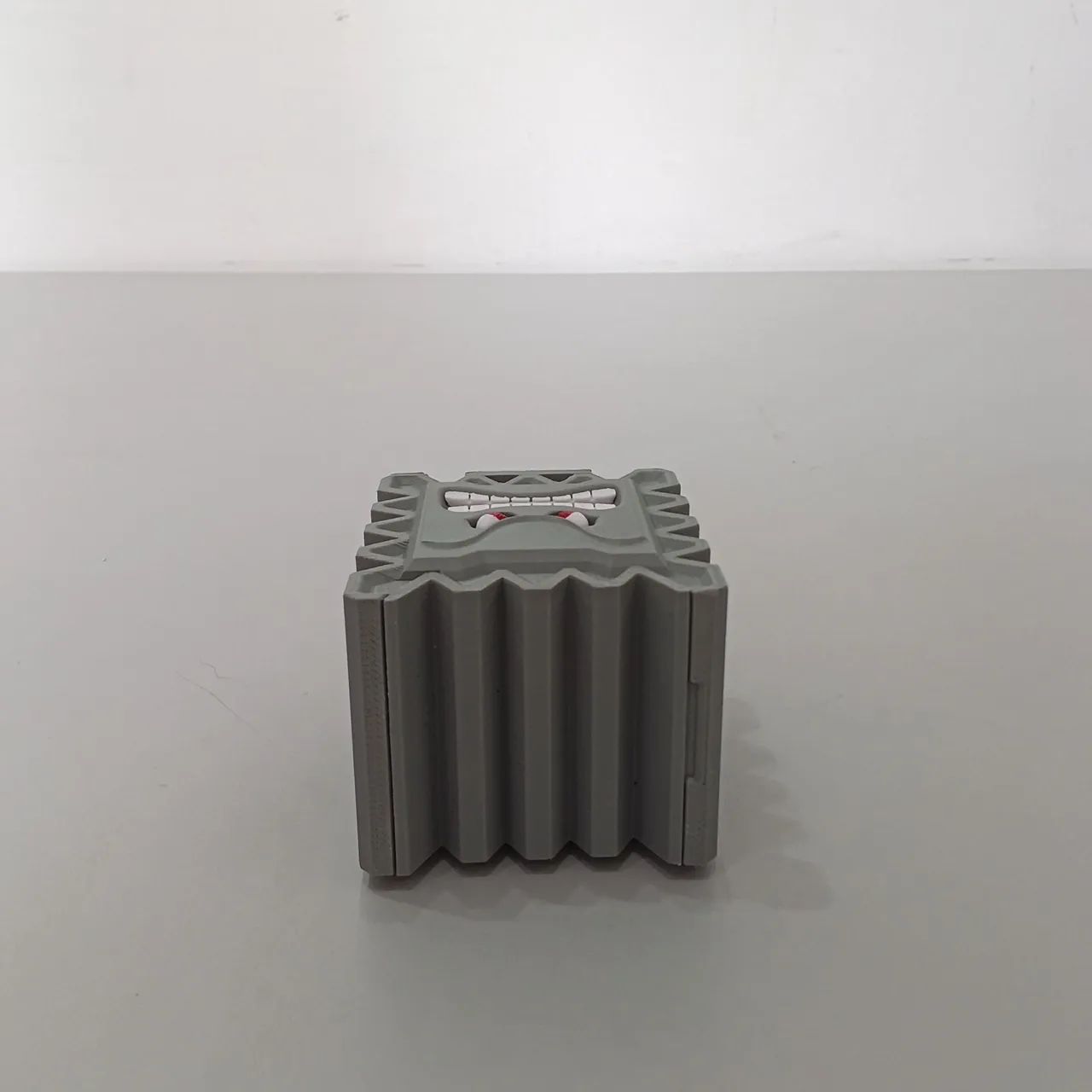 Vendo Acessório para mesa Thwomp do Super Mario Bros Semi novo  - Foto 4