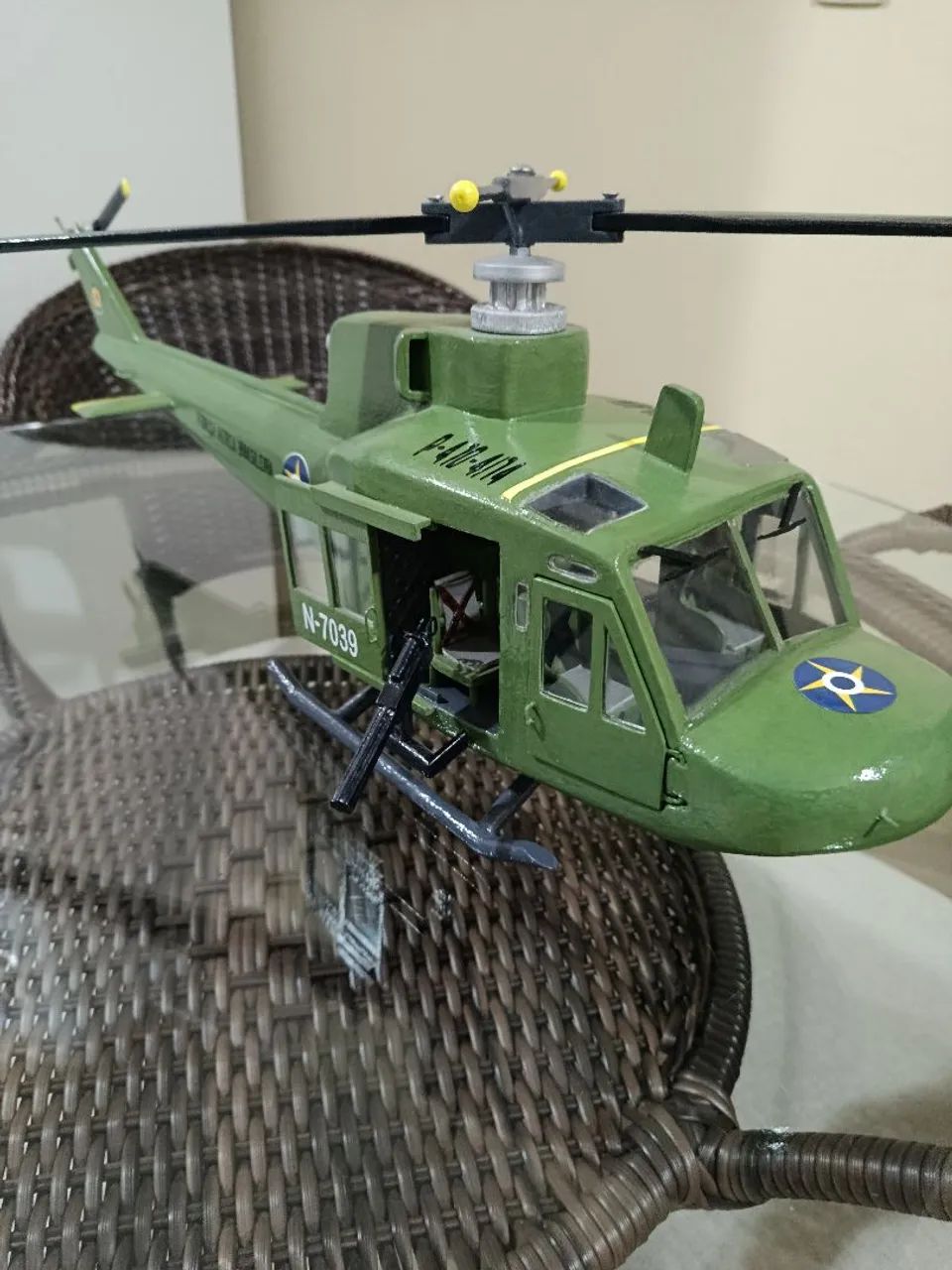 Helicóptero decorativo miniatura artesanal  - Foto 4