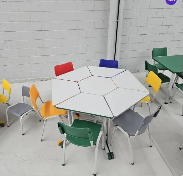 Conjunto Hexagonal Juvenil 6 mesas, 6 cadeiras e 1 mesa de centro