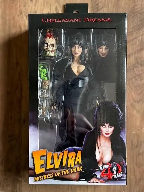 Action Figure/Boneca Elvira Rainha das Trevas. NECA. ORIGINAL. COM CAIXA. USADA. COMPLETA.