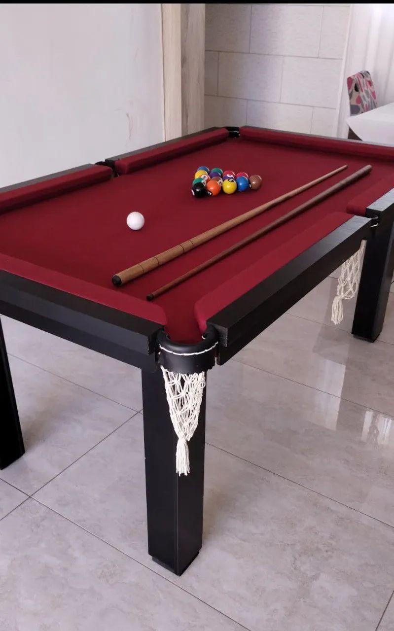 Mesa de sinuca vermelha