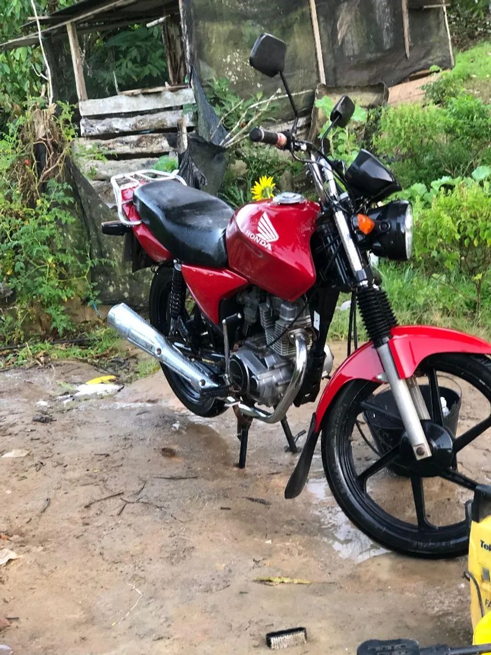 Moto toda  boa implacada 
