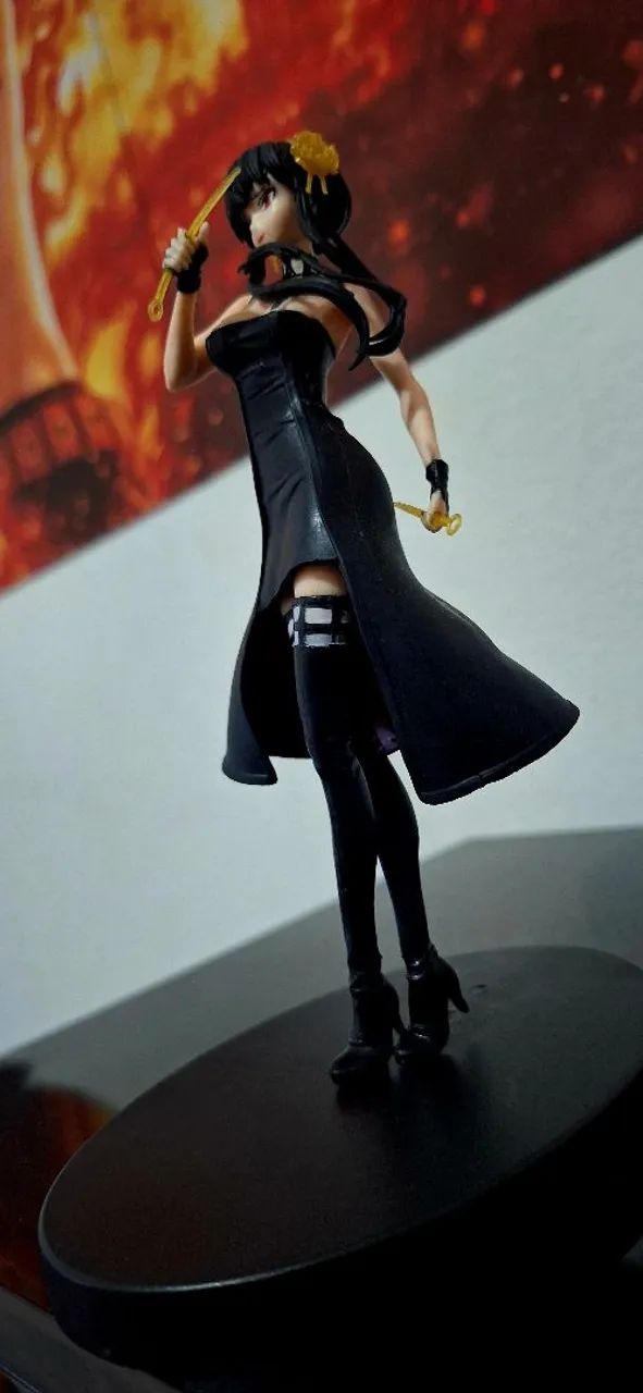 Action figure Yor spy family