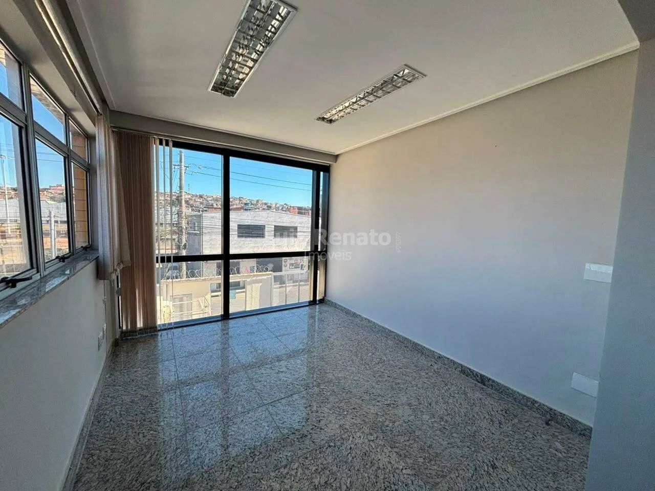 Prédio Comercial com 3 andares e 6 banheiros para alugar com 360m² - Foto 4