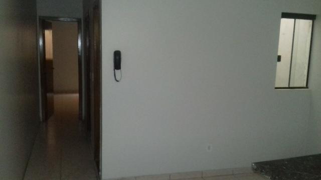 Alugo apartamento de fundo no Guará II