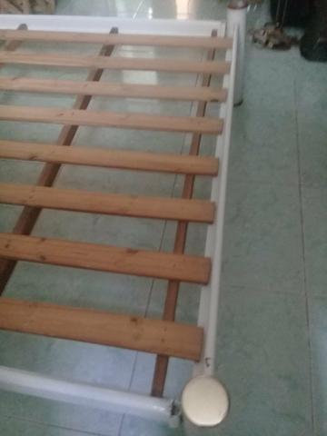Cama de casal com 2 criados mudos - Foto 3
