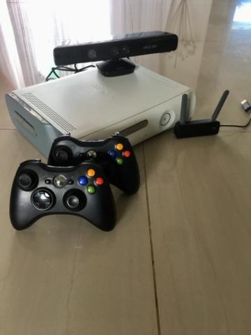 Xbox 360 + 2 controles + Kinect + destravado