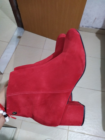 bota vizzano cano curto vermelha