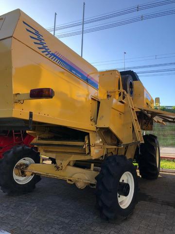 Colheitadeira Marca New Holland, modelo TC57, ano 2001, Arrozeira - Foto 4