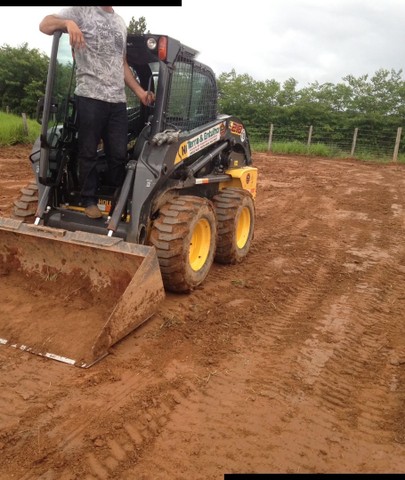Rocagem ,limpeza , valetas com Bobcat é miniescavadeira  - Foto 5