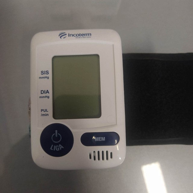 Medidor de pressão arterial e pulsação