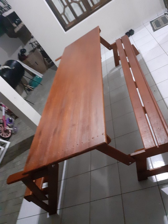 Banco que vira mesa 2 em 1  