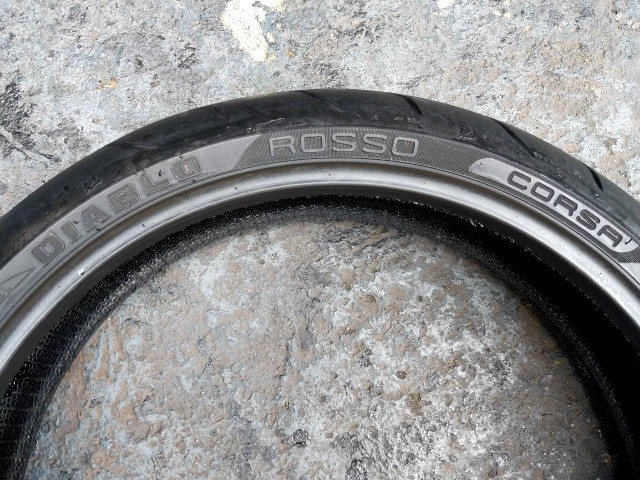 pneu usado pirelli  diablo rosso corsa 120/70-17 - Foto 3