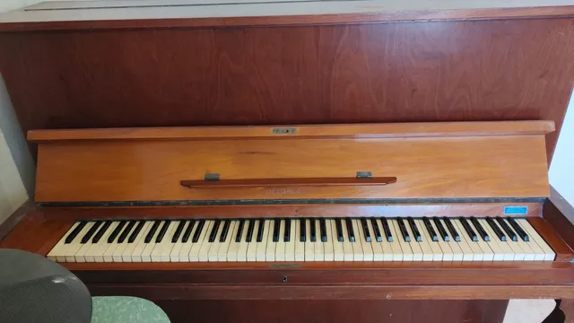 Piano infantil madeira antigo