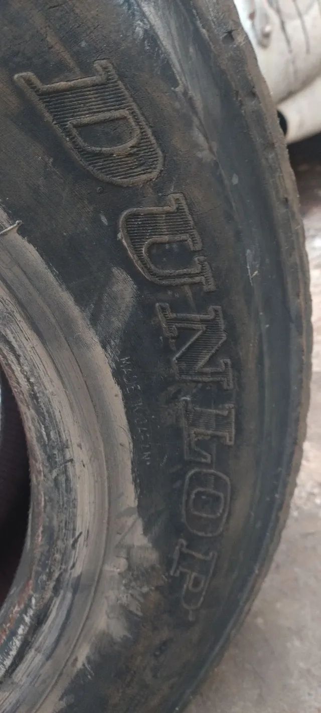 Pneu Dunlop 215/75 17,5