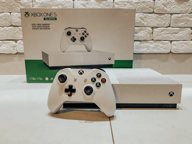 USADO: Console Microsoft Xbox One S 1TB All Digital Edition em