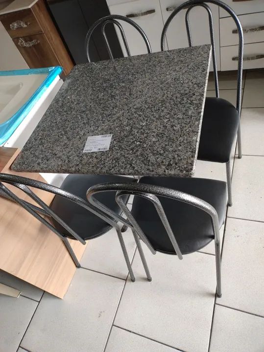 Mesa de Jantar em Granito com 4 Cadeiras novas  - Foto 2