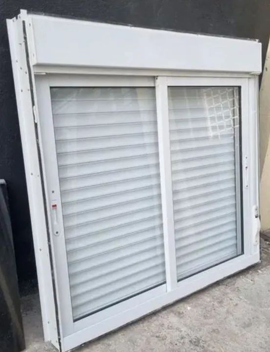 Janela com persiana linha gold  - Foto 4