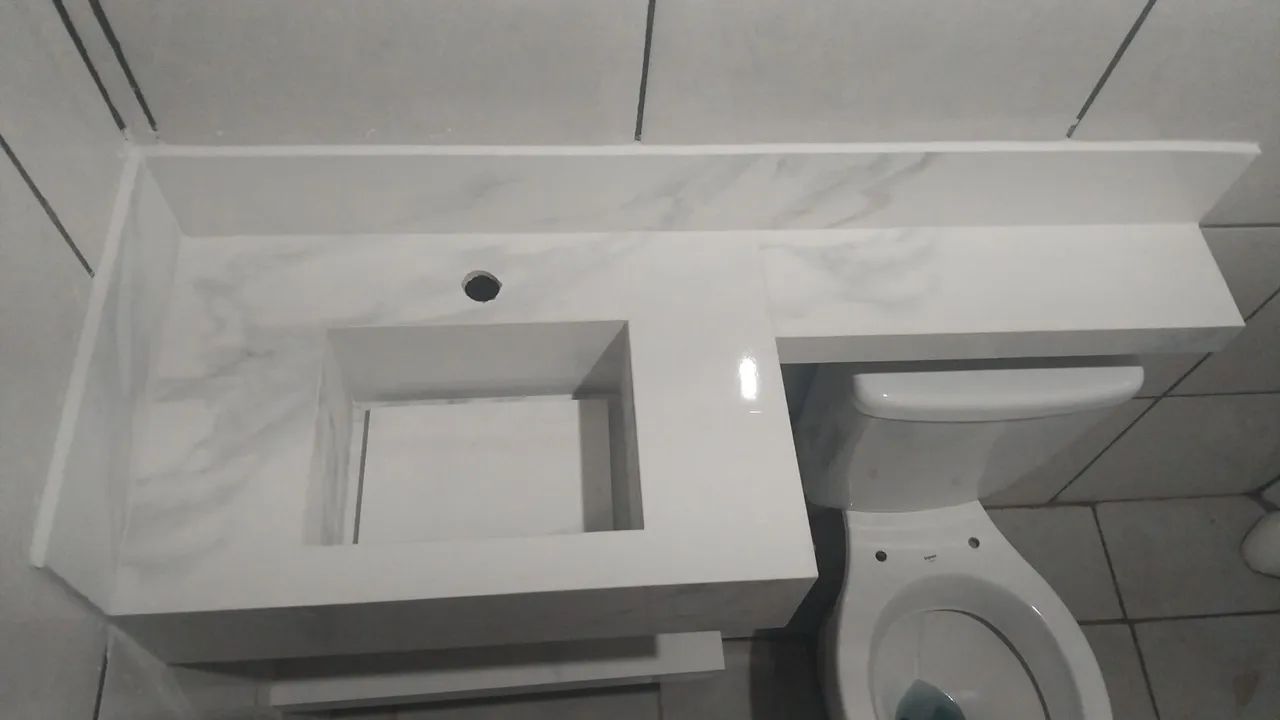 Pia de banheiro em Porcelanato 