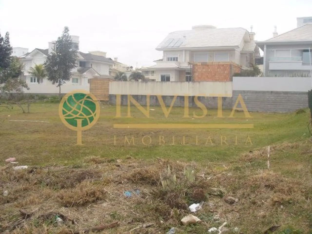 Terreno com 600 m² na Praia de Jurerê Internacional, em Florianópolis/SC.