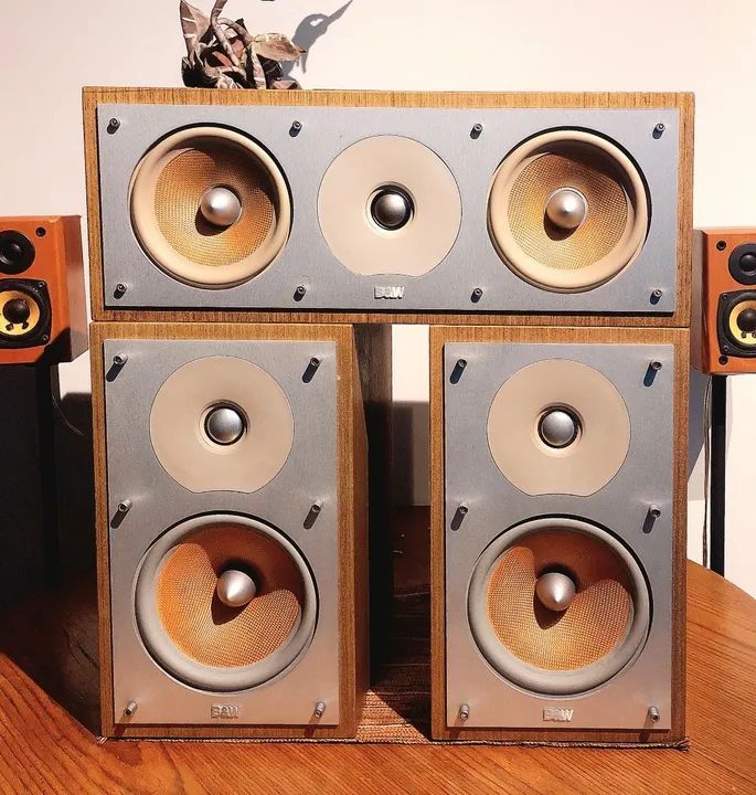 Caixas Trio 3.0 B&W CM C + CM2 120W 8ohms 89dB 65Hz