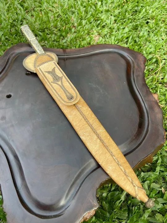 Faca gaúcha da cutelaria Redomão com cabo em alpaca e bainha em couro cru - Foto 3