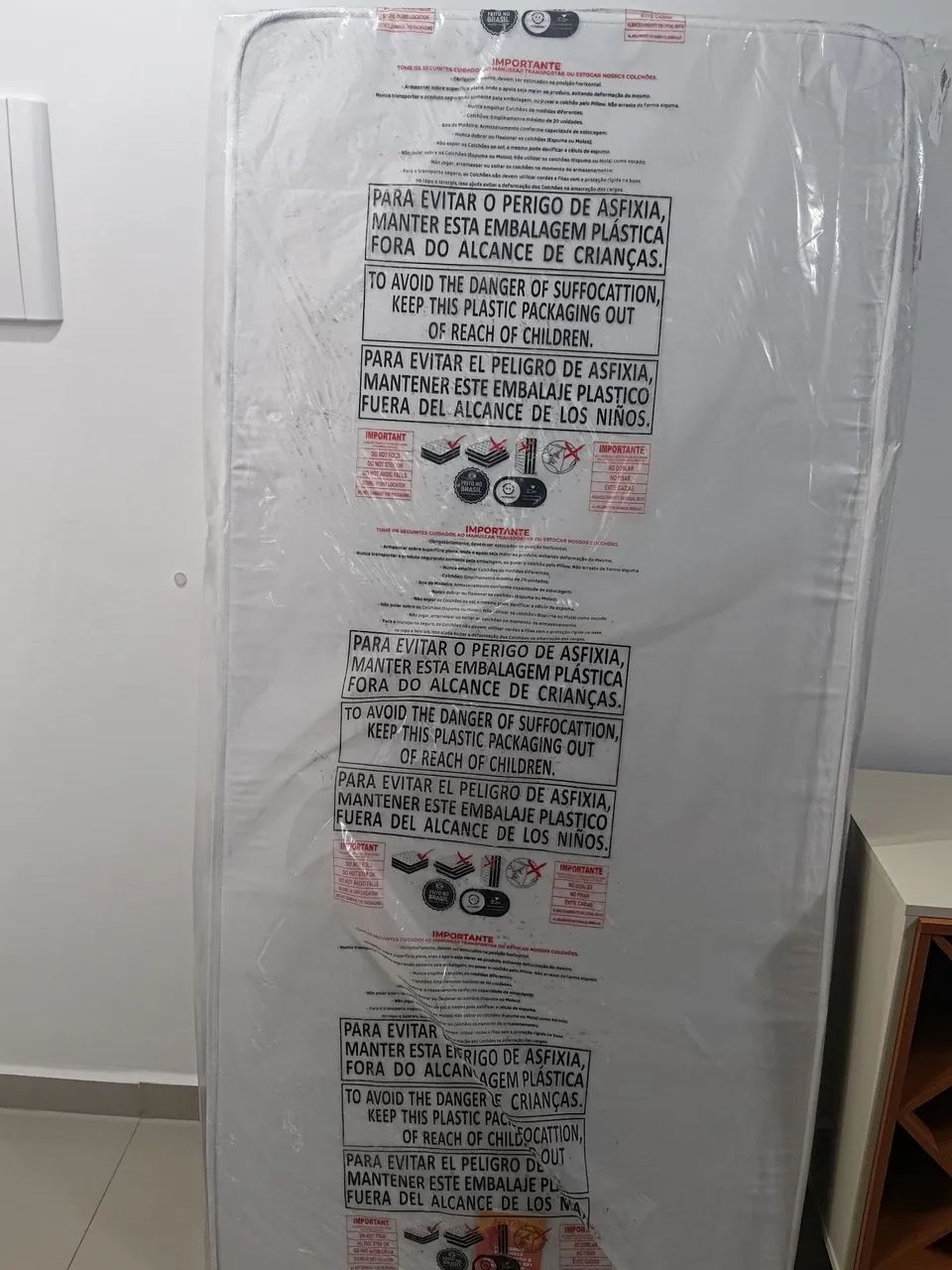 Colchão Solteiro Espuma D20 Malibu 88x188x12cm - Hellen (Preto/Branco) - NOVO