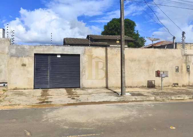 Vende uma Excelente Casa no Bairro Joquei Club