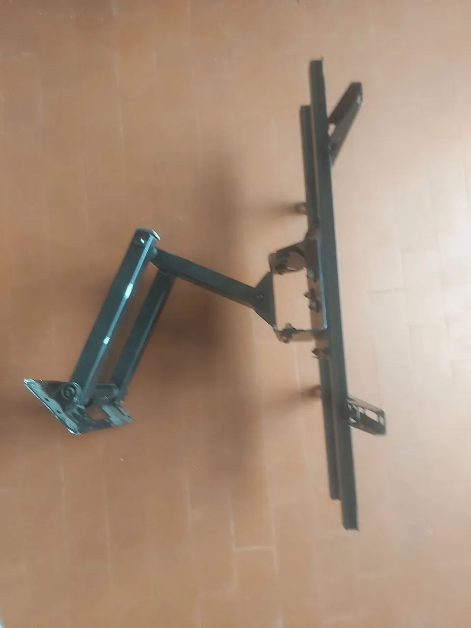 Suporte TV giratório, 32 a 75   Polegadas. Preto R$ 180,00.Preto R$ 180,00.