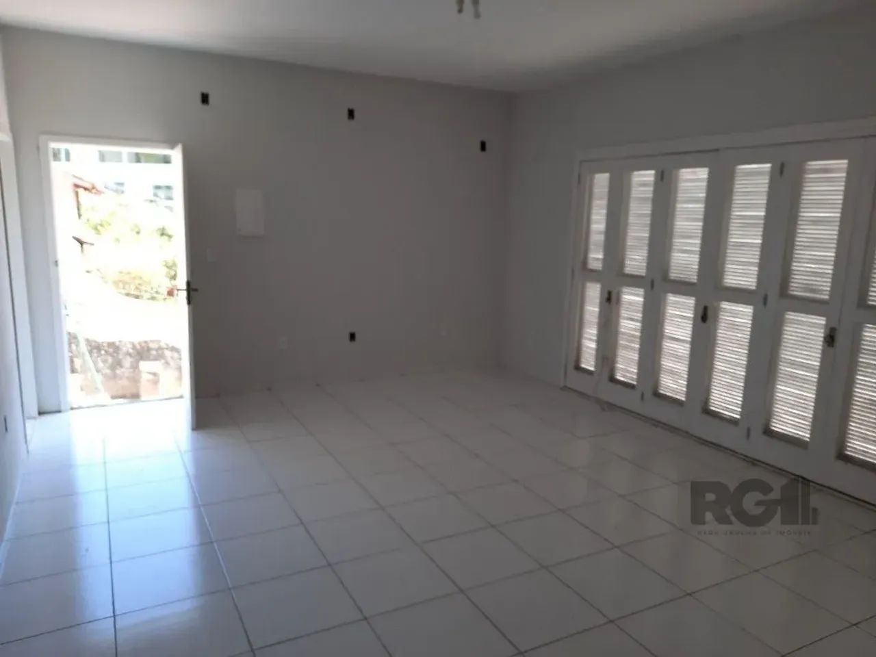 Prédio residencial composto por 4 apartamentos, sendo 2 no térreo e 2 no superior. Os apar - Foto 9