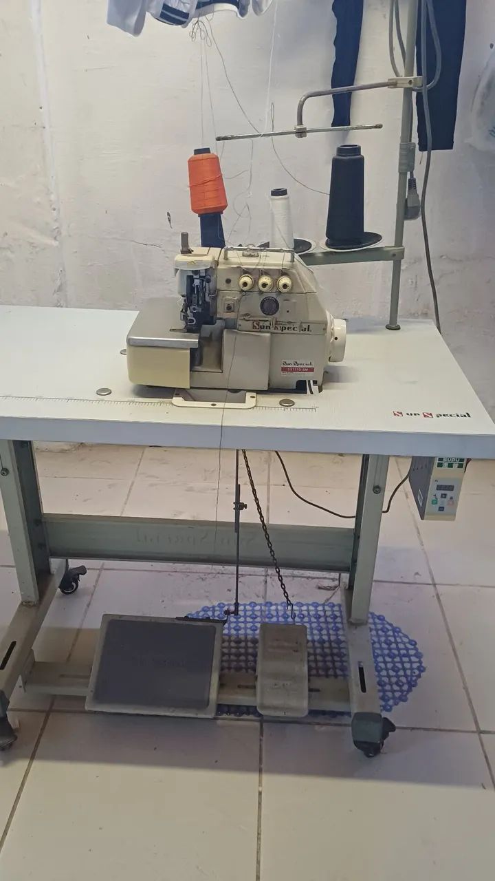 Maquina de Costura Overloque Sun Special