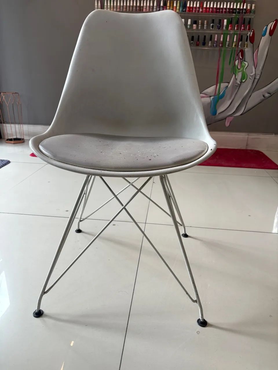 Cadeira branca com almofada - Foto 2