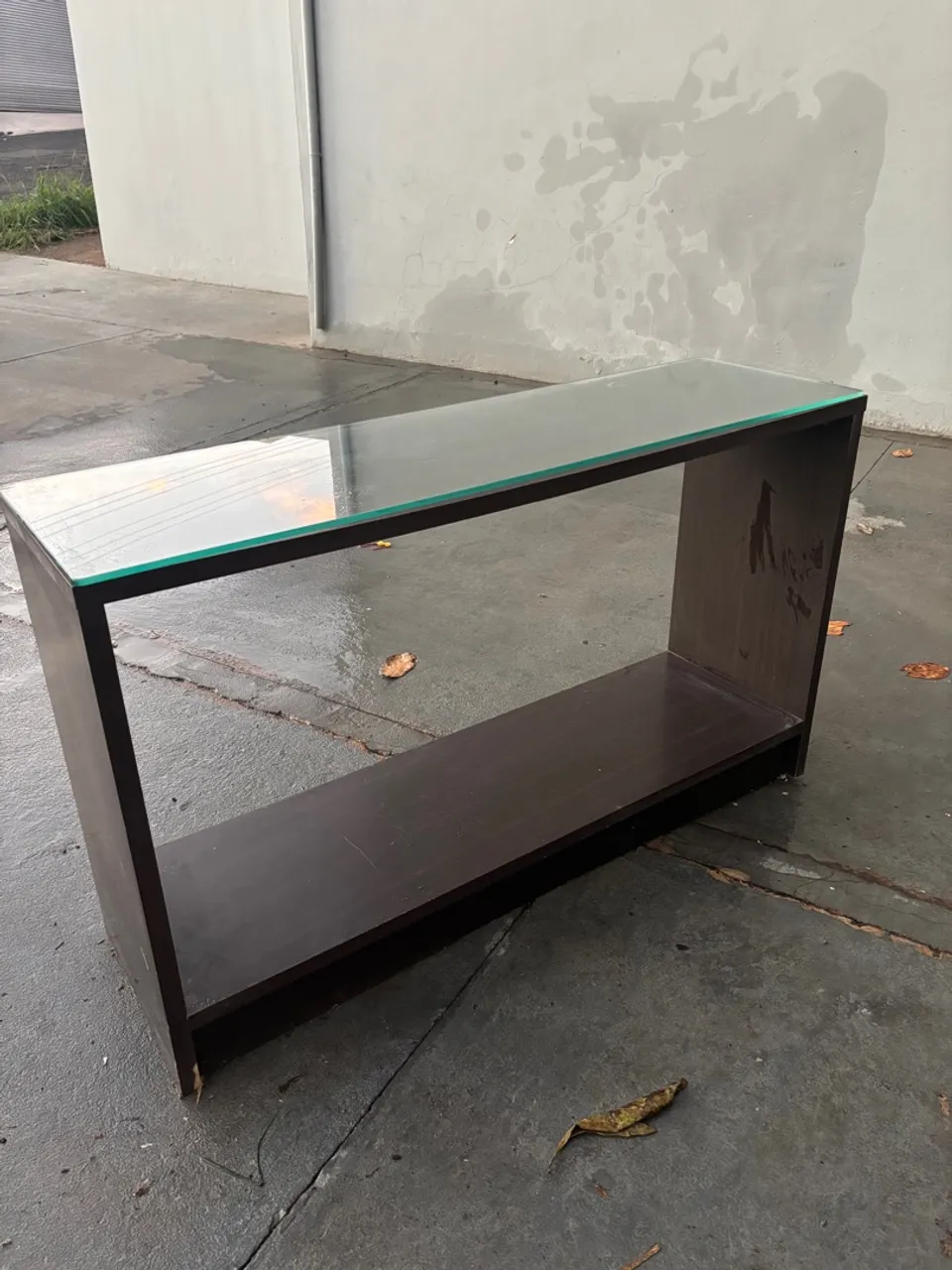 Mesa de canto com tampo de vidro