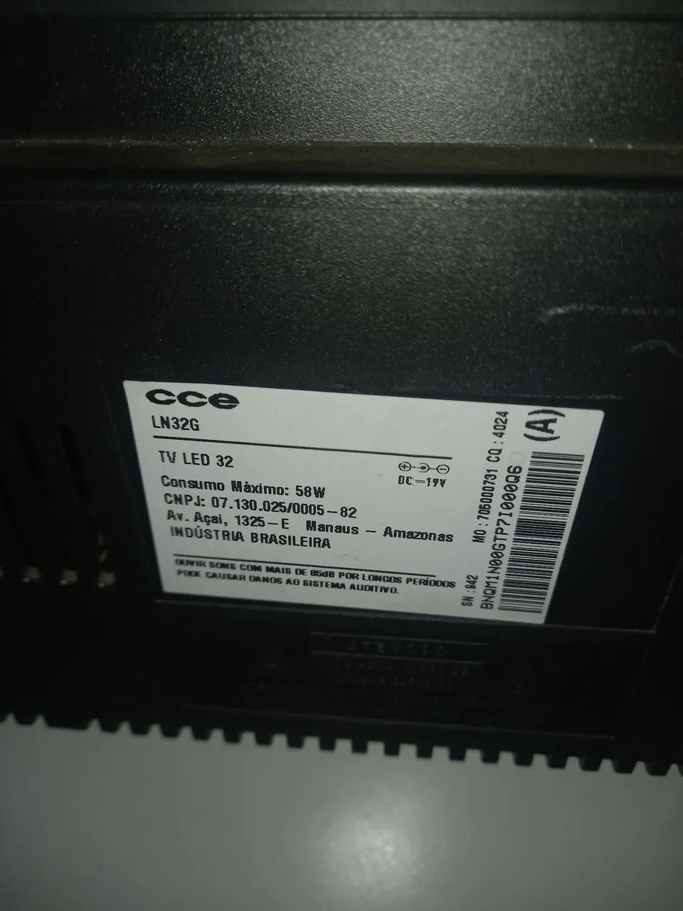 Tv cce 32  funcionando,mais a tela está trincada. - Foto 2