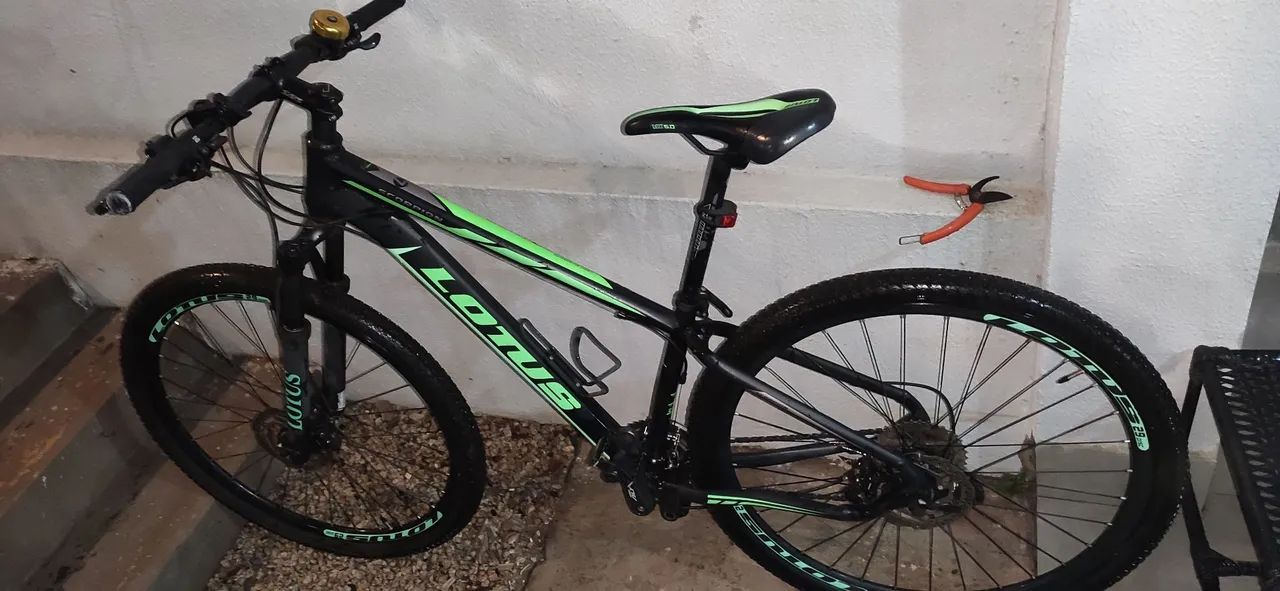 Bicicleta lotus, shimano altus.