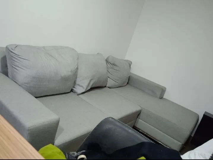 Sofa Belgrado 3 lugares cinza claro com chaise direto linho cru - Foto 3